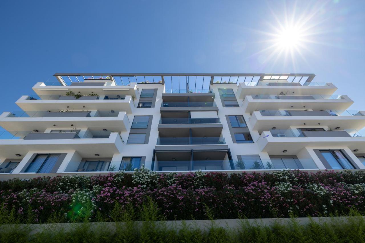 Mari Deluxe Apartment